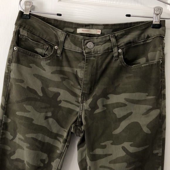 Levi’s 711 Skinny Green Camo Pants, Size 29, Inseam 25”, Like new - Picture 2 of 8
